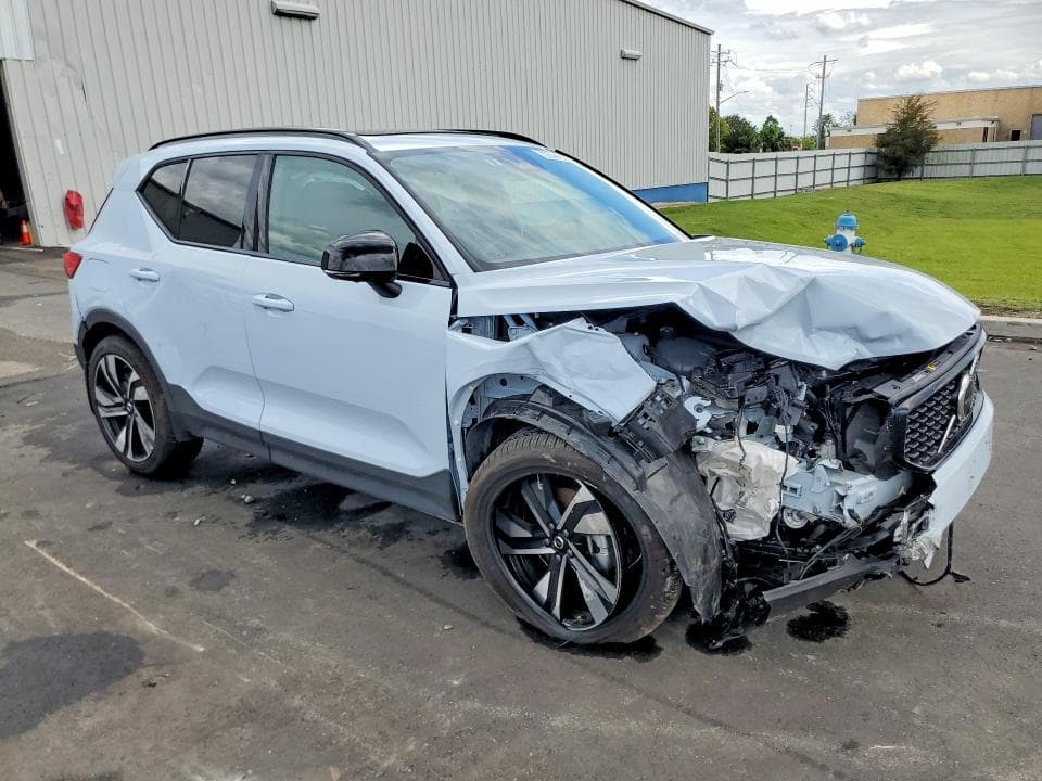 2026 VOLVO XC40 PLUS 4