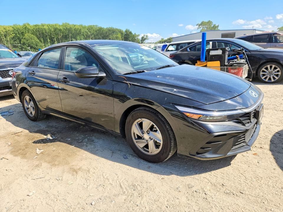 2025 HYUNDAI ELANTRA SE 4