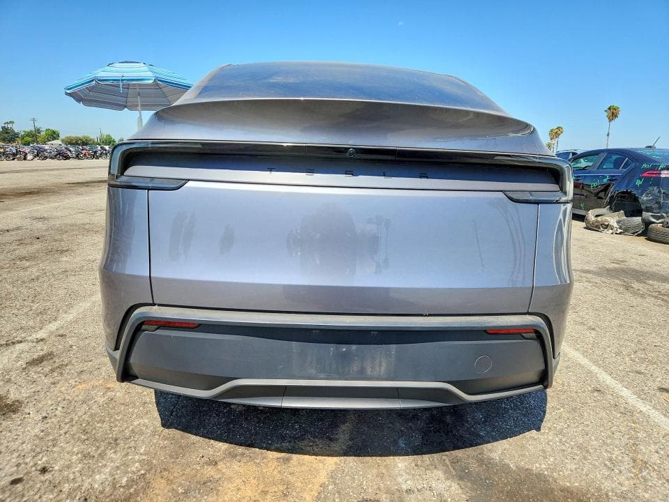 2026 TESLA MODEL Y 6