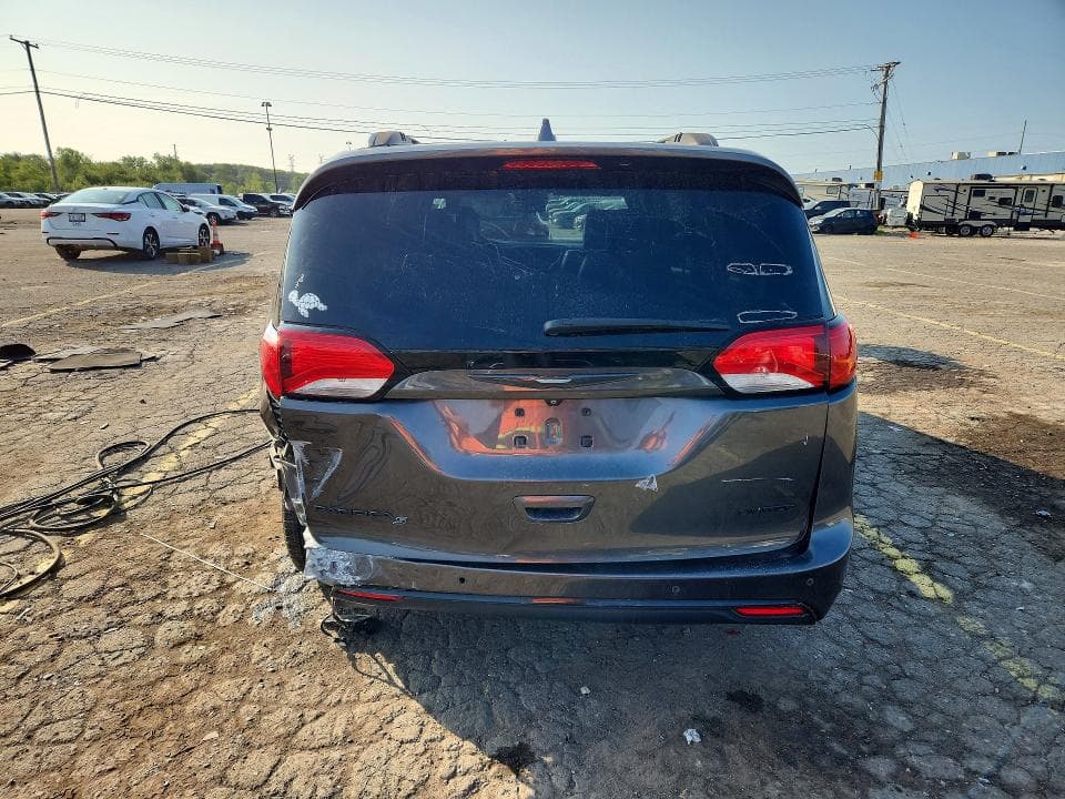 2019 CHRYSLER PACIFICA LIMITED 6