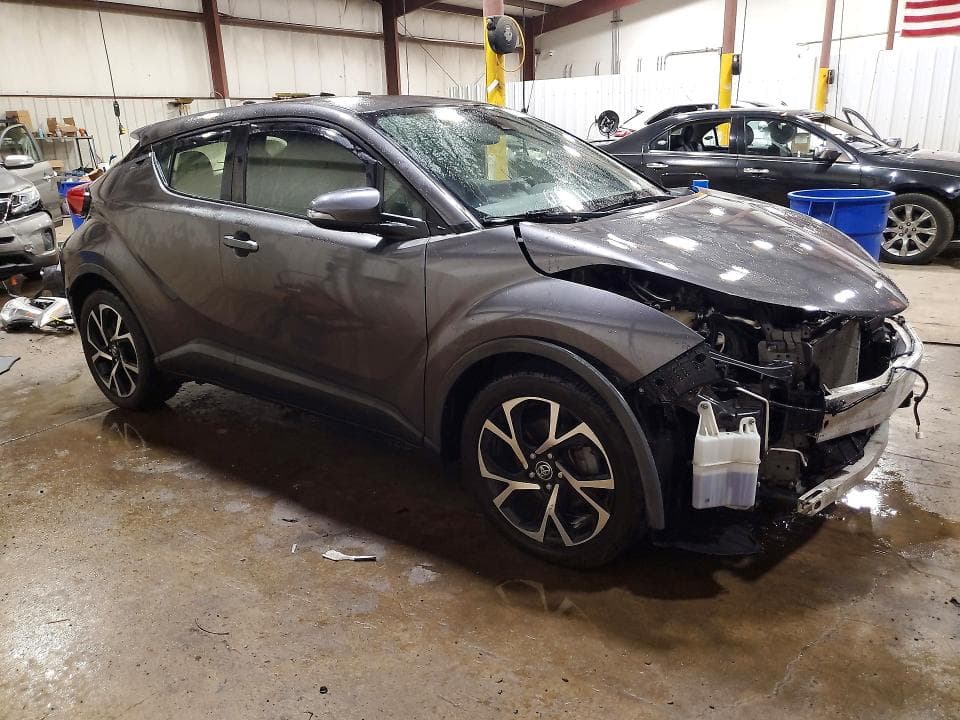 2019 TOYOTA C-HR XLE 4