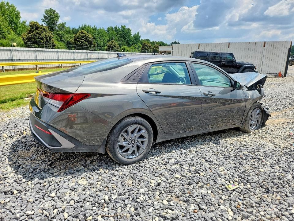 2024 HYUNDAI ELANTRA SEL 3
