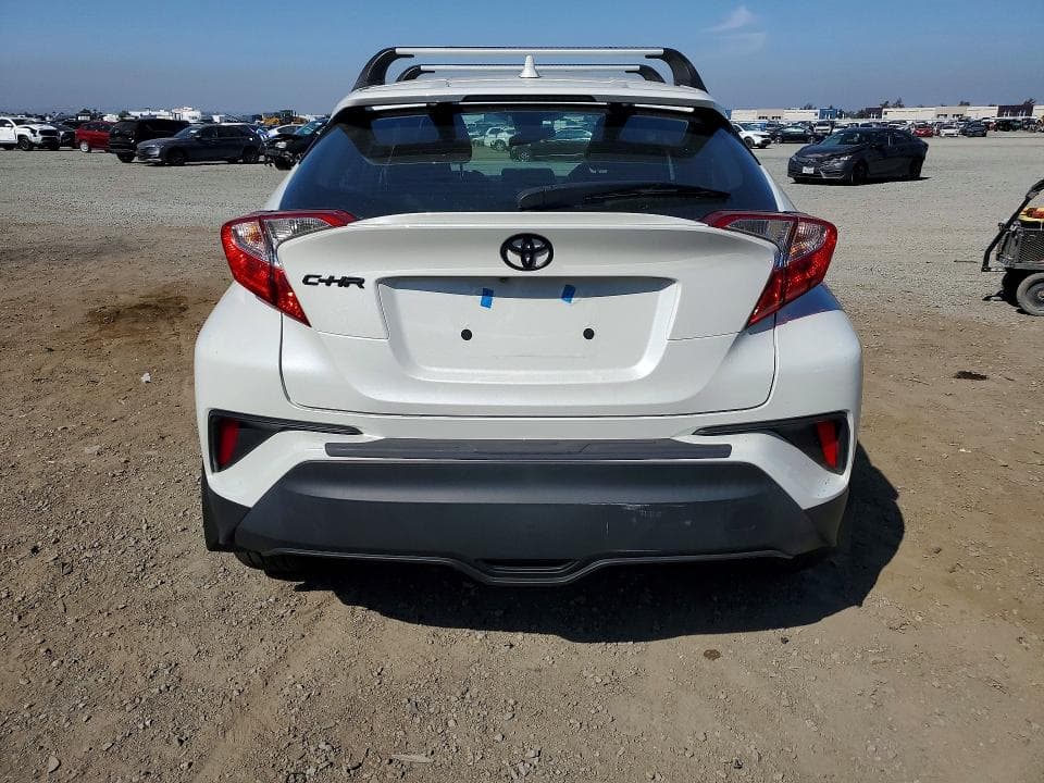 2021 TOYOTA C-HR XLE 6