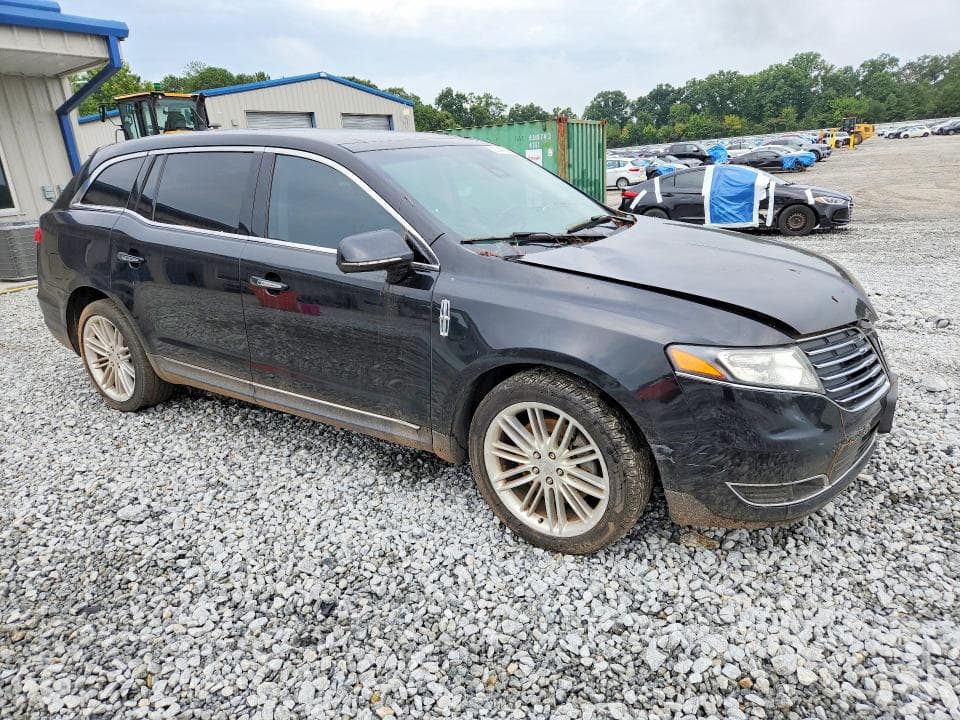 2018 LINCOLN MKT 4