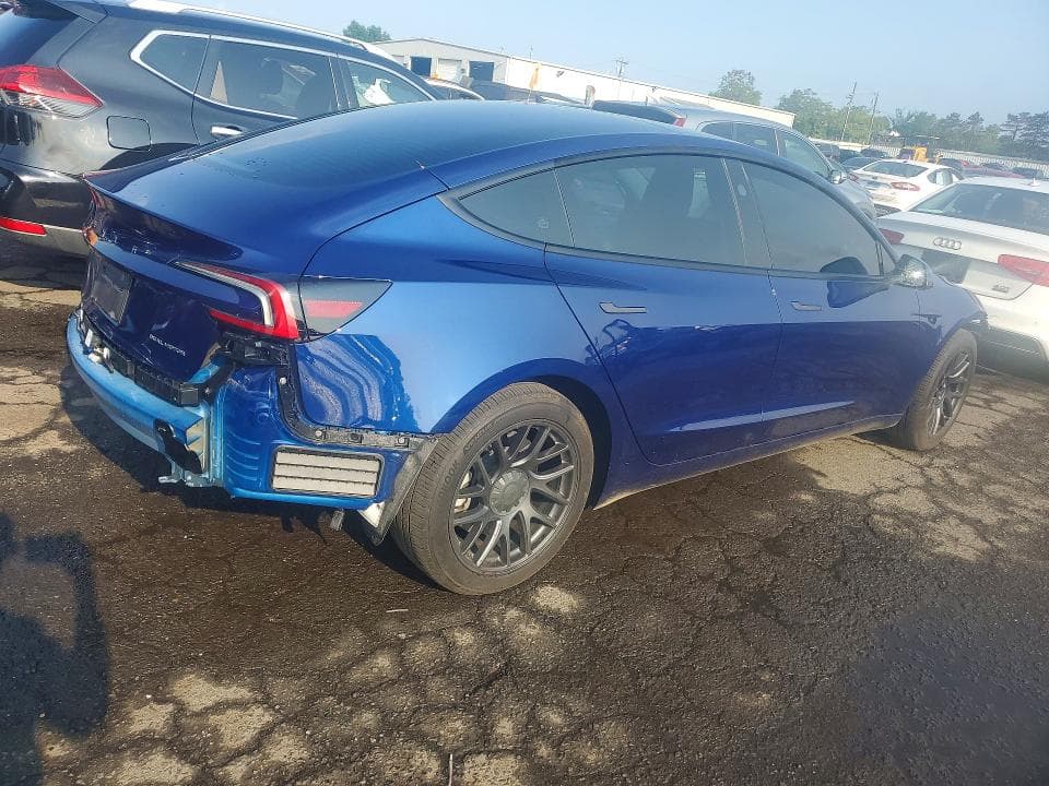2025 TESLA MODEL 3 3