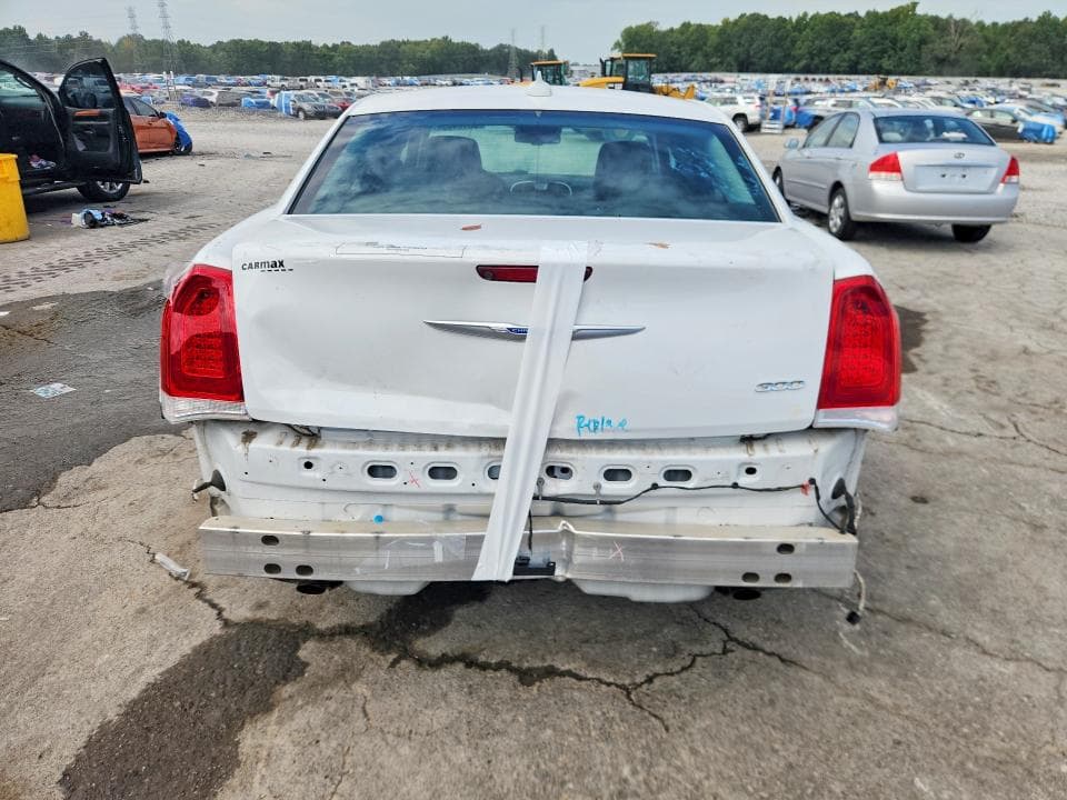 2019 CHRYSLER 300 LIMITED 6