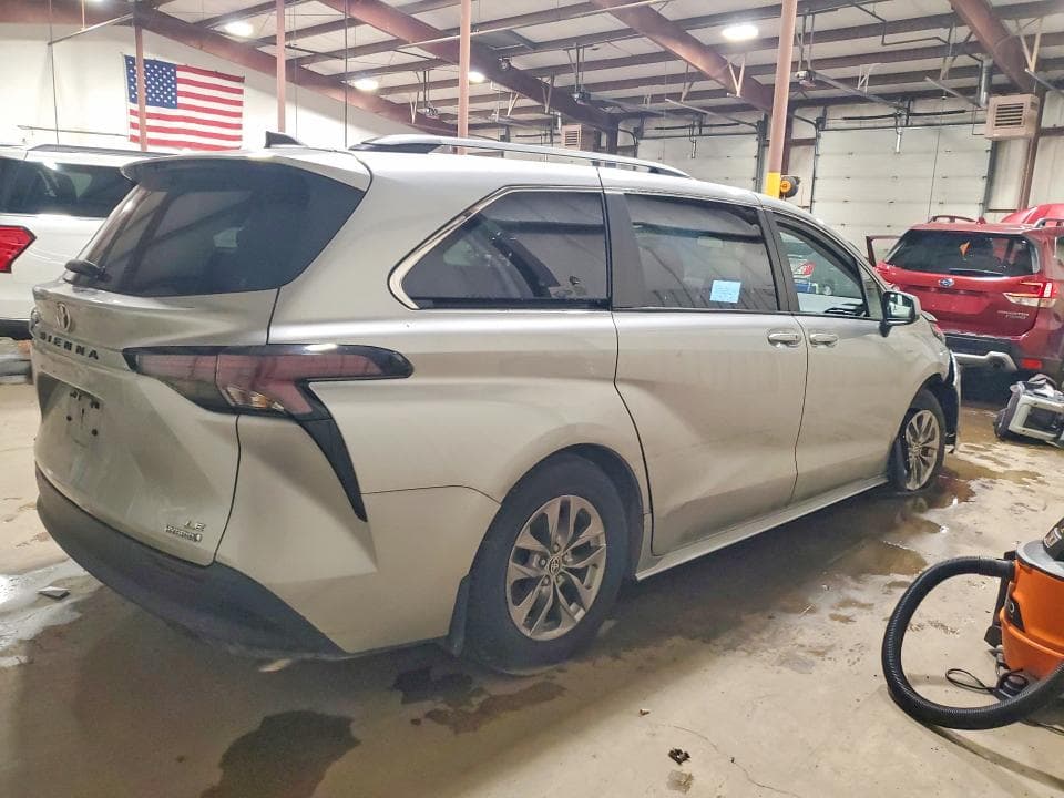 2023 TOYOTA SIENNA LE 3