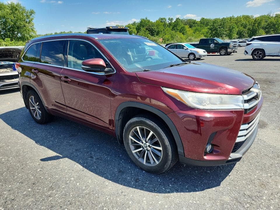 2017 TOYOTA HIGHLANDER XLE 4