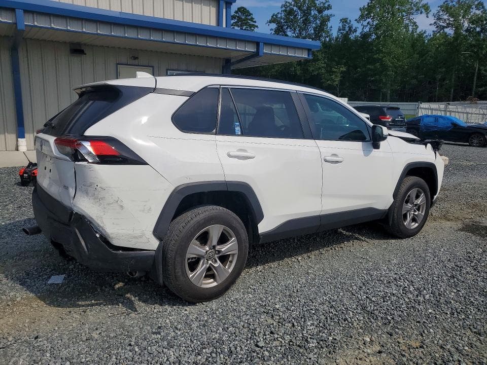 2025 TOYOTA RAV4 XLE 3