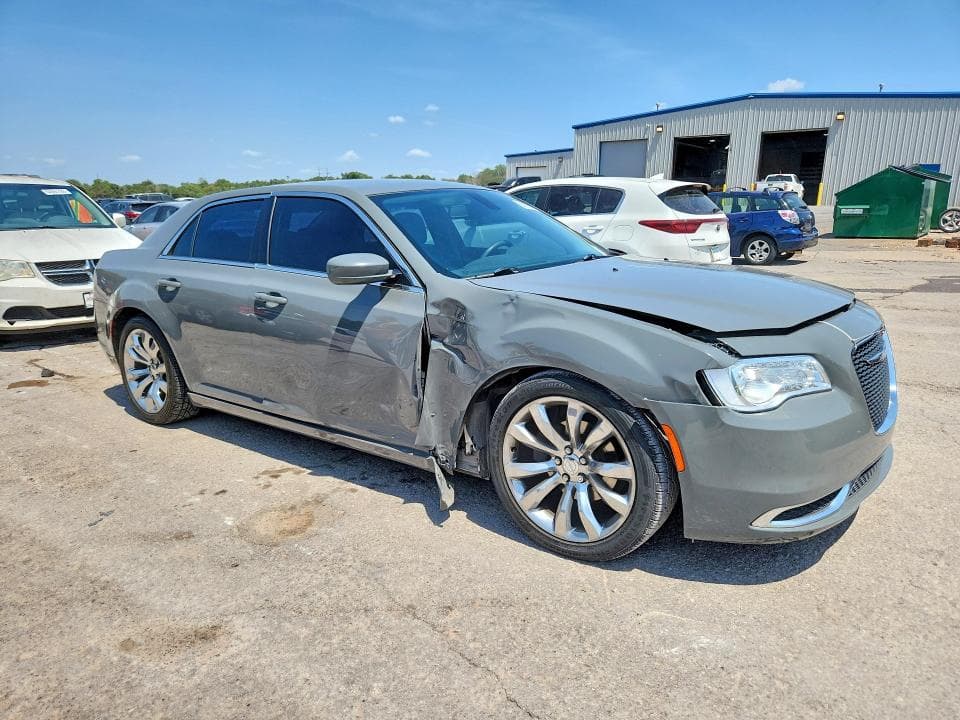 2017 CHRYSLER 300 LIMITED 4