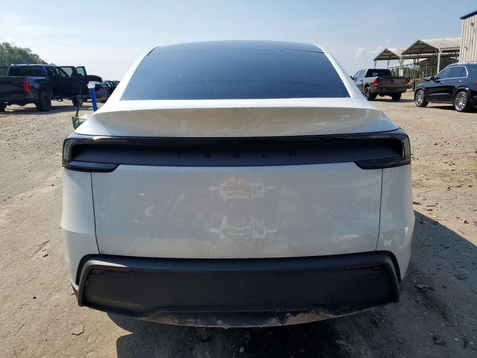2026 TESLA MODEL Y 6