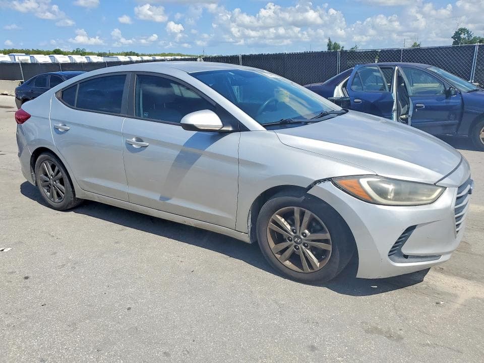 2017 HYUNDAI ELANTRA SE 4
