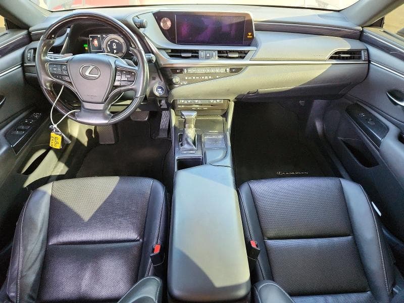 2020 LEXUS ES 300H 8