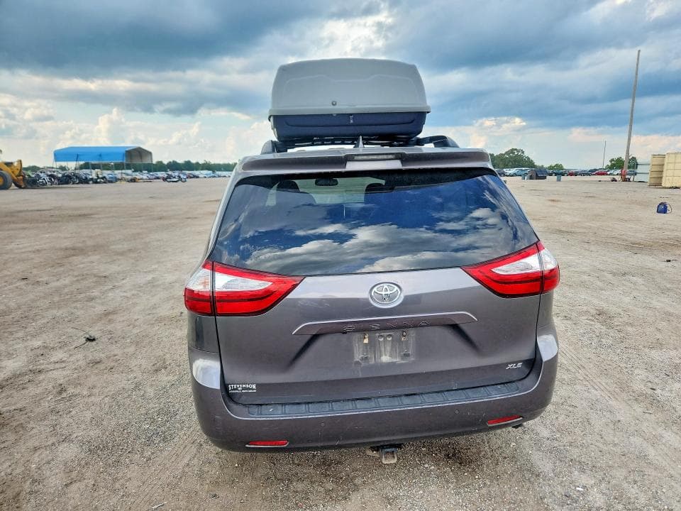 2018 TOYOTA SIENNA XLE 8-PASSENGER 6