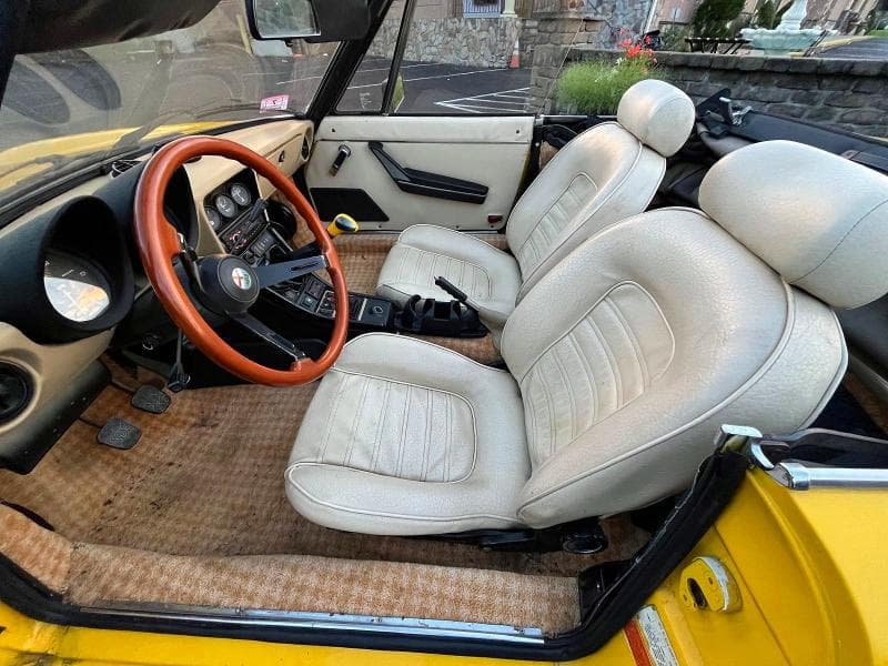 1983 ALFA ROMEO VELOCE 2000 SPIDER 9