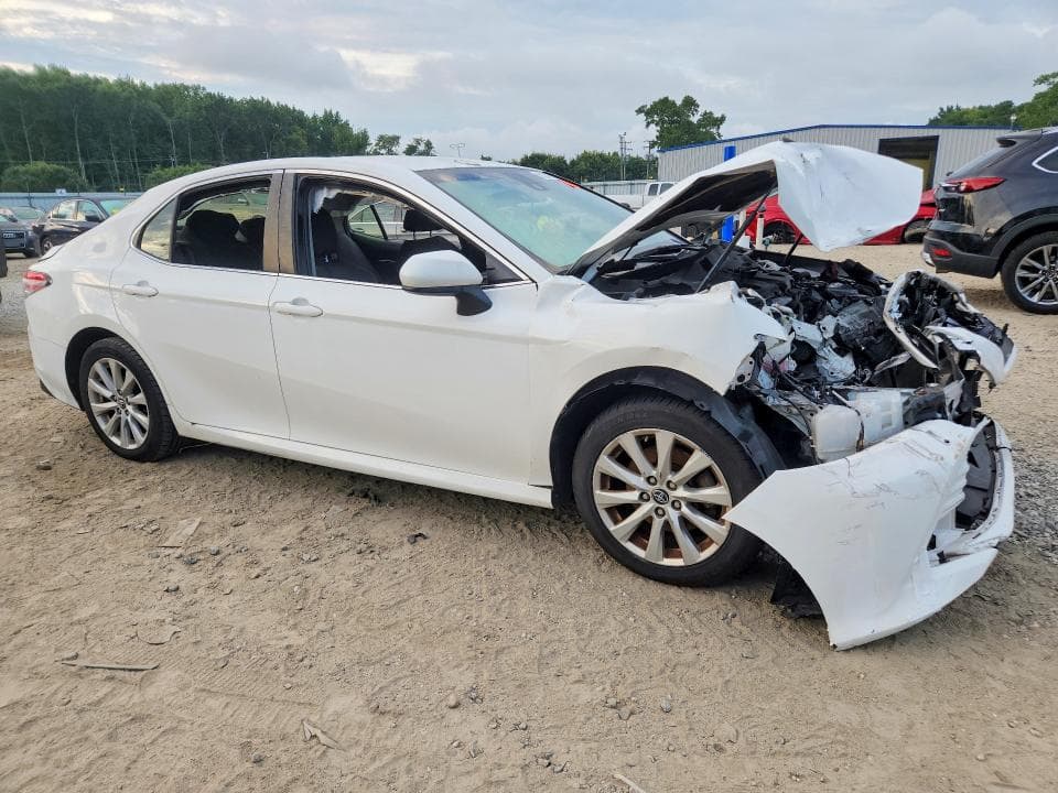2018 TOYOTA CAMRY LE 4