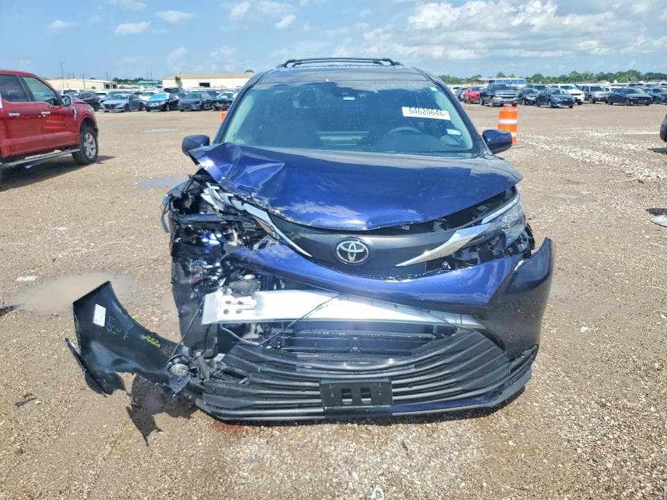 2026 TOYOTA SIENNA XLE 8-PASSENGER 5
