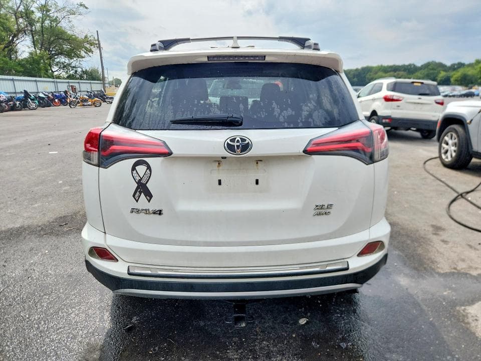 2017 TOYOTA RAV4 XLE 6