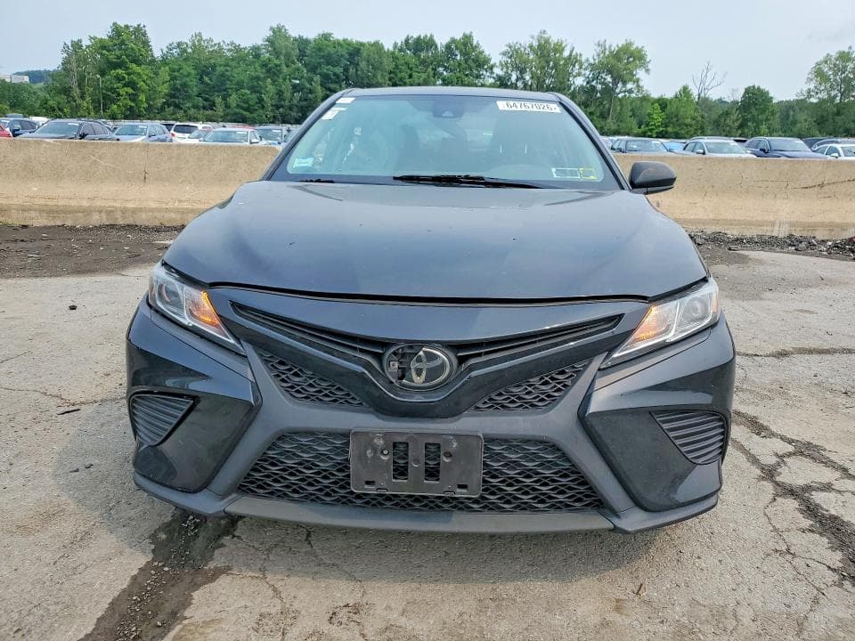 2018 TOYOTA CAMRY SE 5