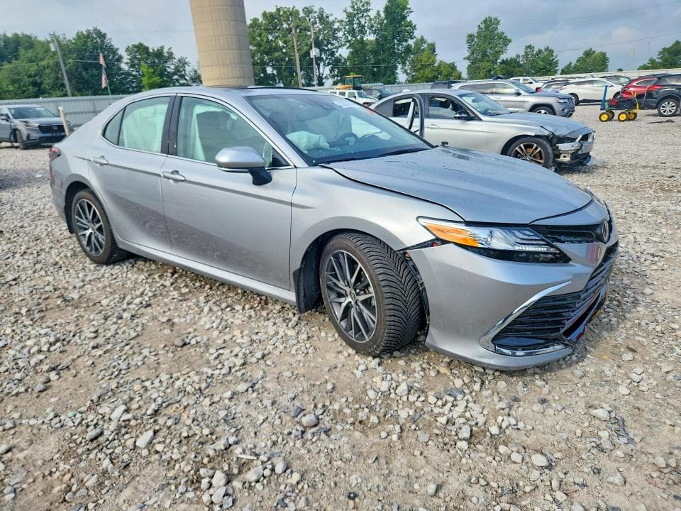 2024 TOYOTA CAMRY XLE 4