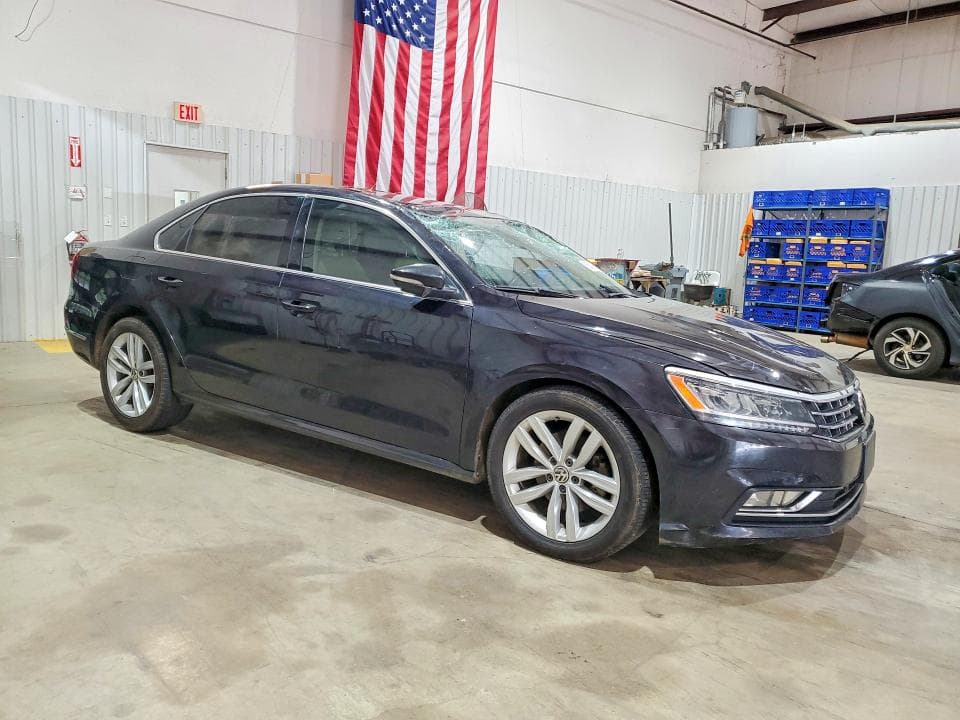 2018 VOLKSWAGEN PASSAT SE 4