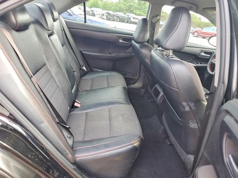 2017 TOYOTA CAMRY SE 10