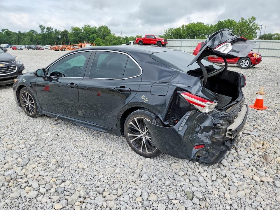 2018 TOYOTA CAMRY SE 2