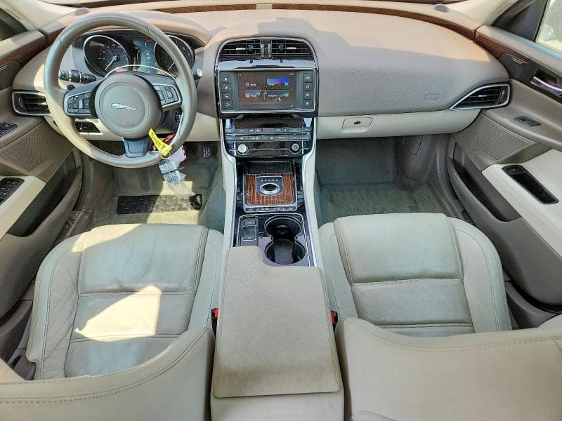2017 JAGUAR XE PRESTIGE 8