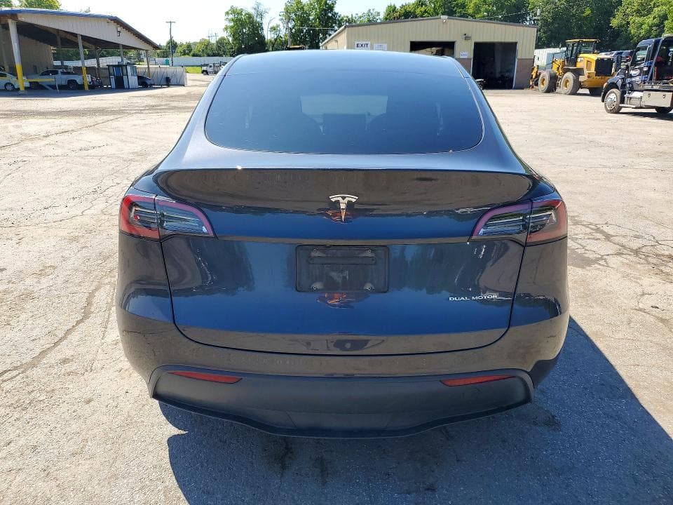 2024 TESLA MODEL Y 6