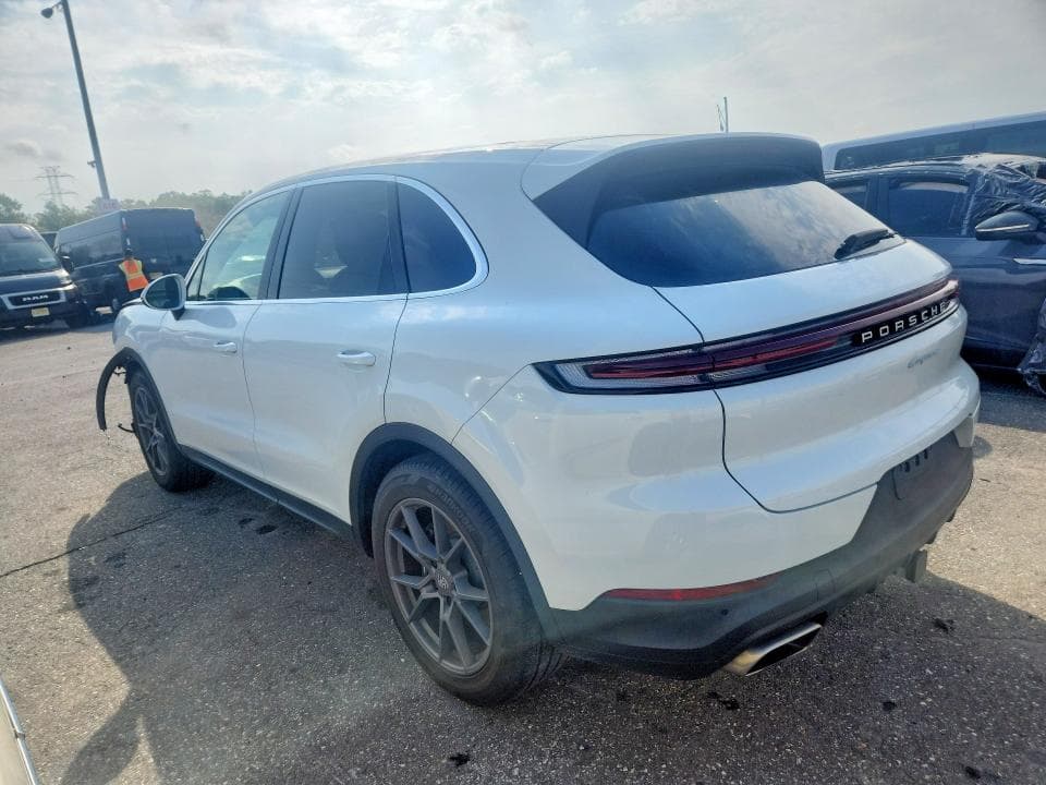 2024 PORSCHE CAYENNE 2