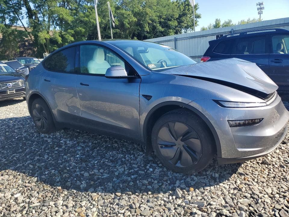2026 TESLA MODEL Y 4