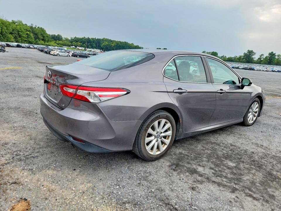 2018 TOYOTA CAMRY LE 3