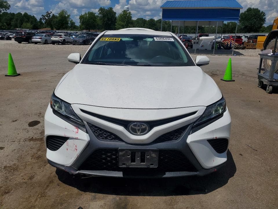 2018 TOYOTA CAMRY SE 5