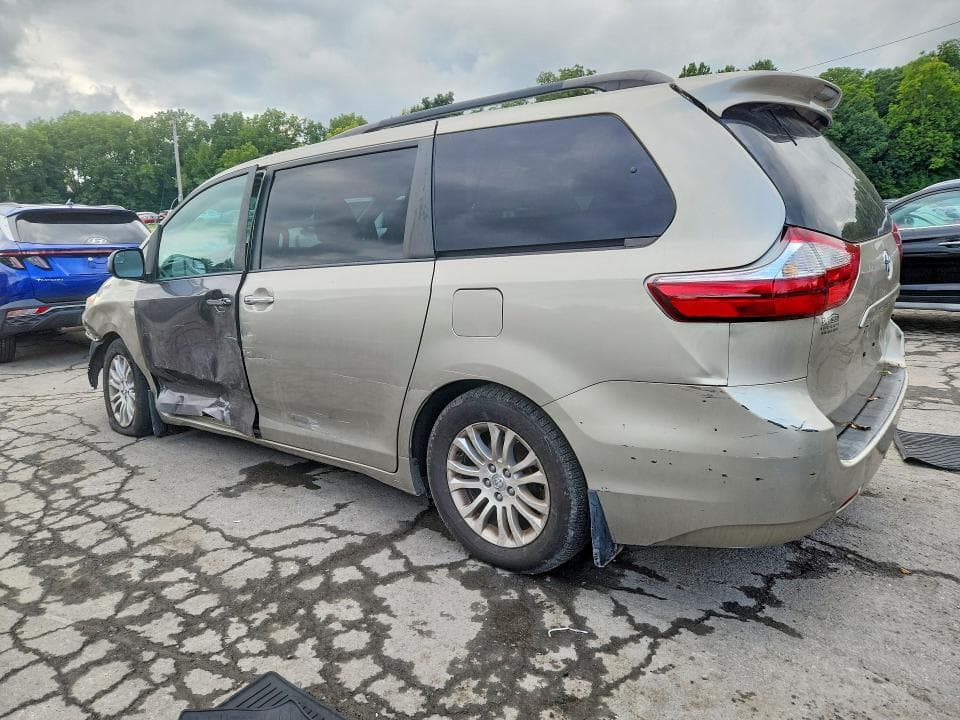 2017 TOYOTA SIENNA XLE 8-PASSENGER 2