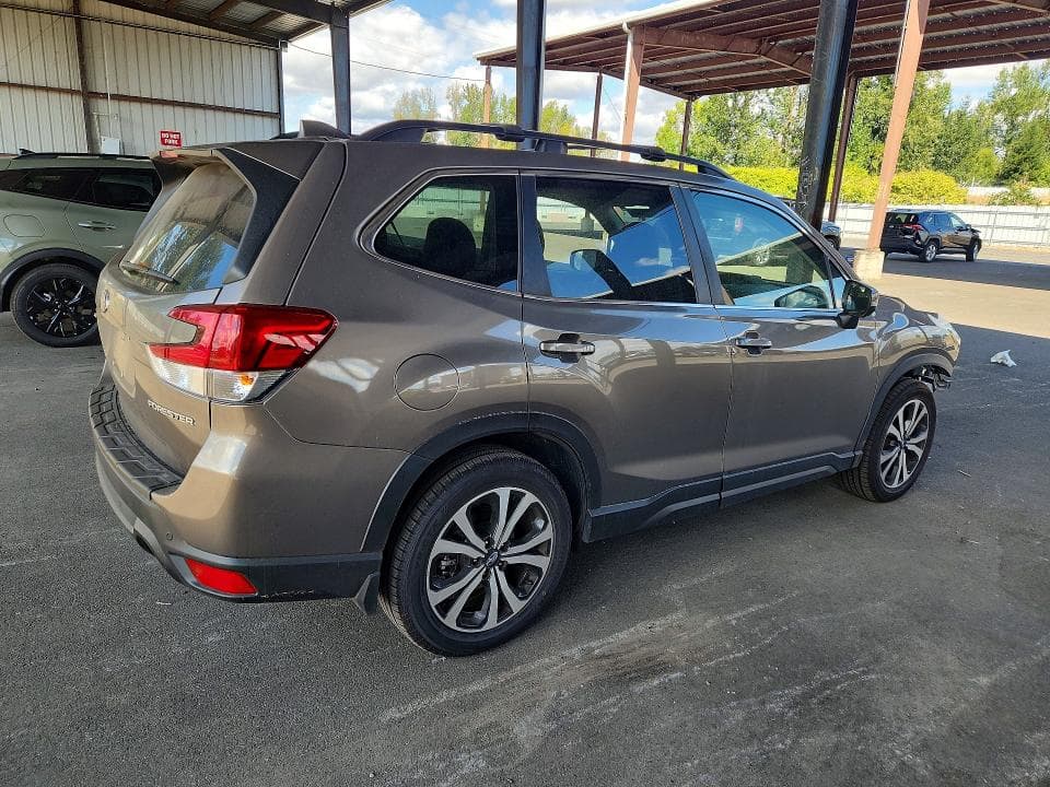 2021 SUBARU FORESTER LIMITED 3