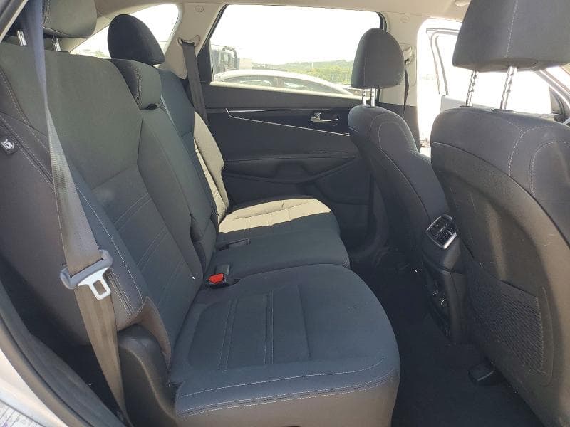 2019 KIA SORENTO LX V6 11
