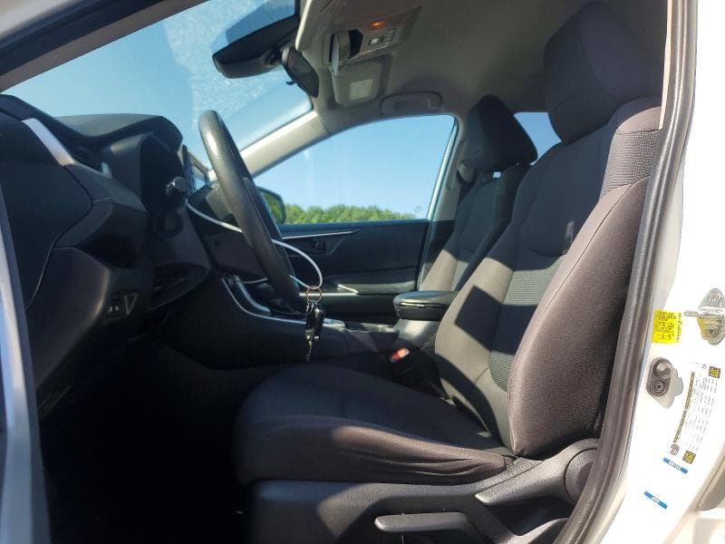 2020 TOYOTA RAV4 LE 7