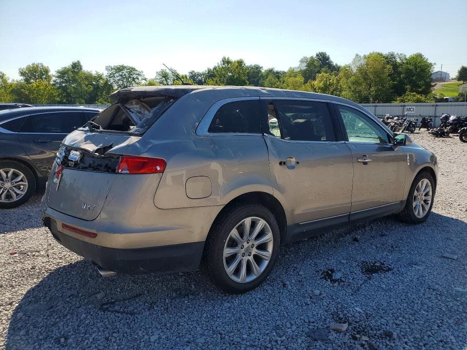 2018 LINCOLN MKT 3