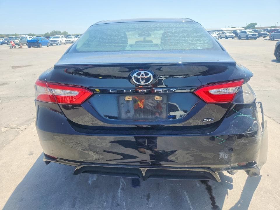 2018 TOYOTA CAMRY SE 6