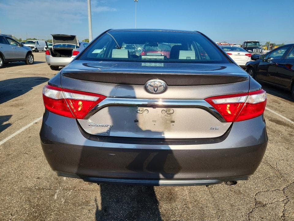 2017 TOYOTA CAMRY SE 6