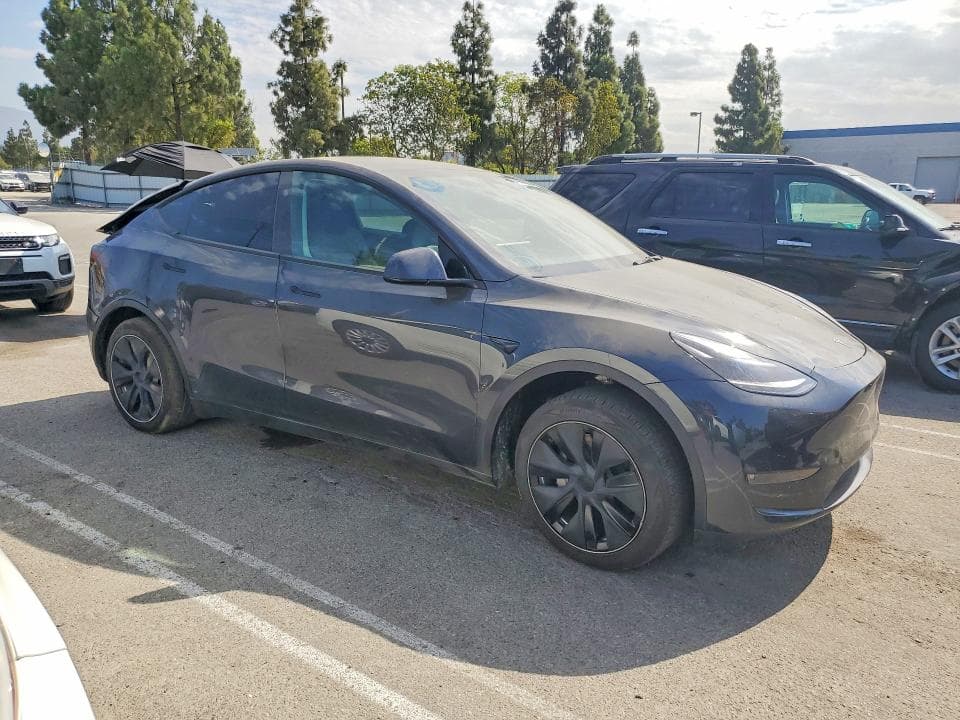 2025 TESLA MODEL Y 4