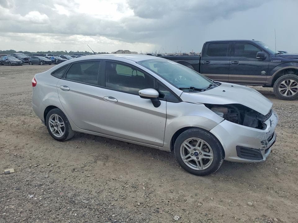 2017 FORD FIESTA SE 4