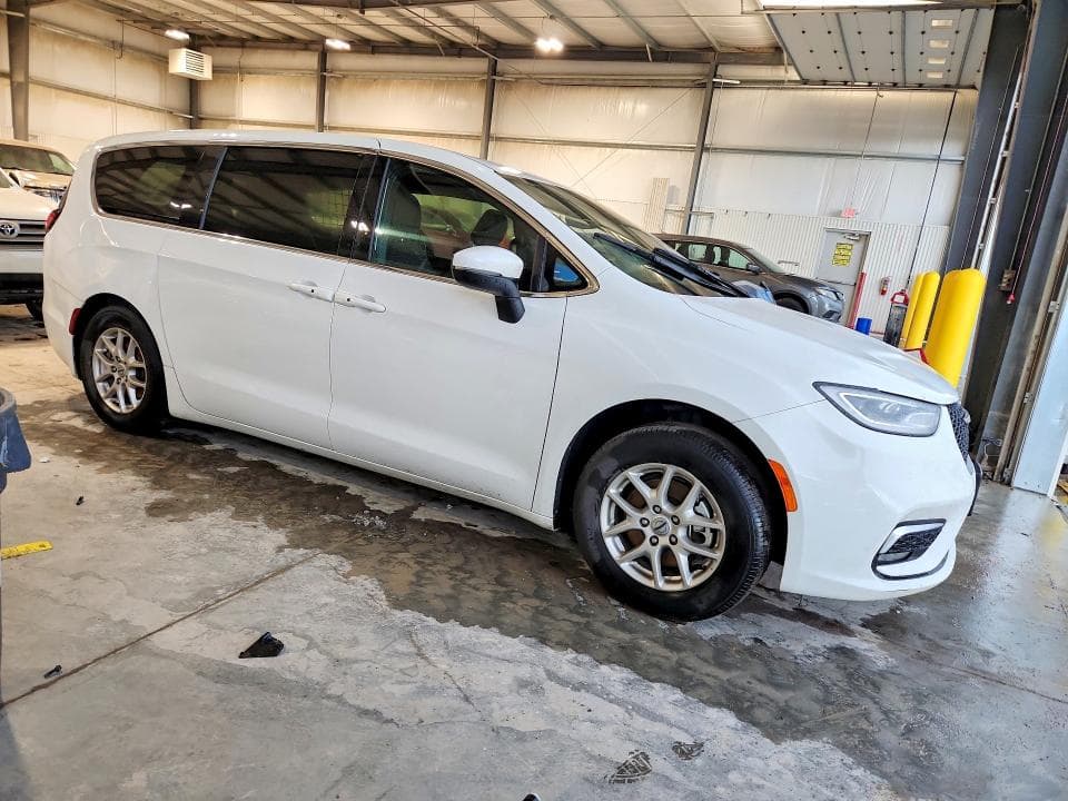 2023 CHRYSLER PACIFICA TOURING 4