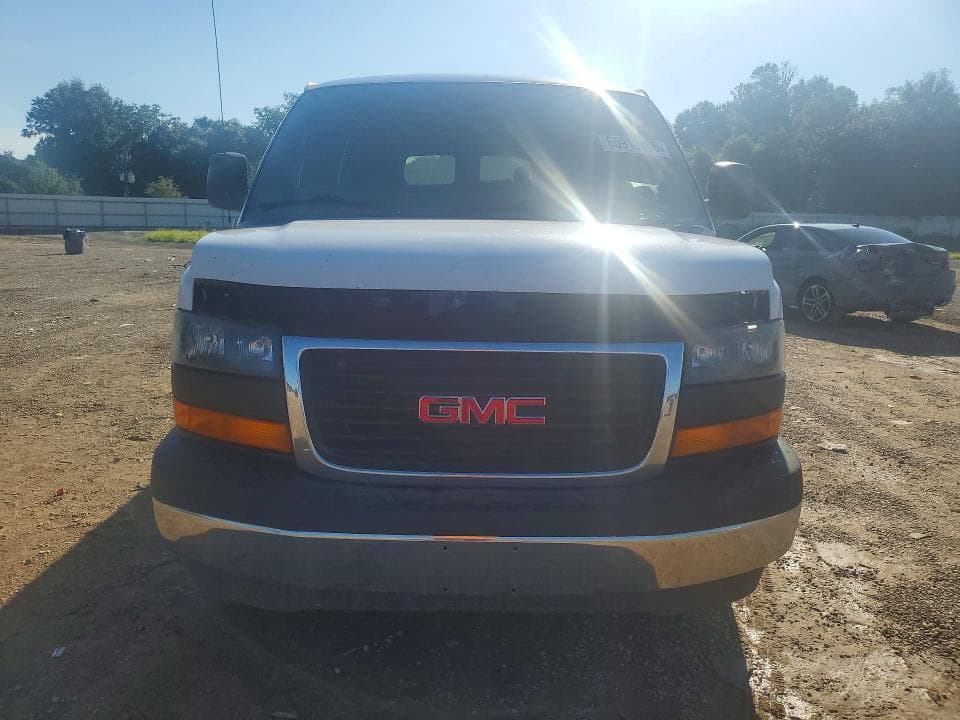 2017 GMC SAVANA G2500 5