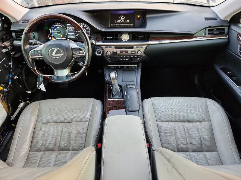 2017 LEXUS ES 300H 8