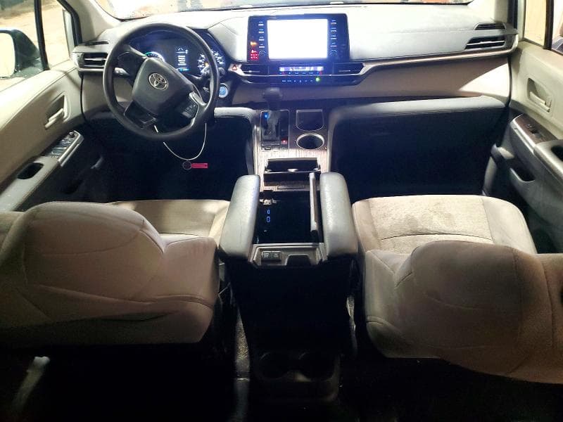 2023 TOYOTA SIENNA LE 8