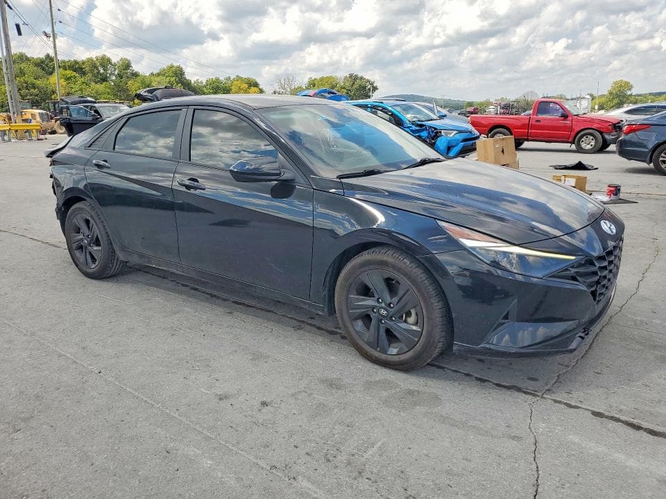 2022 HYUNDAI ELANTRA SEL 4