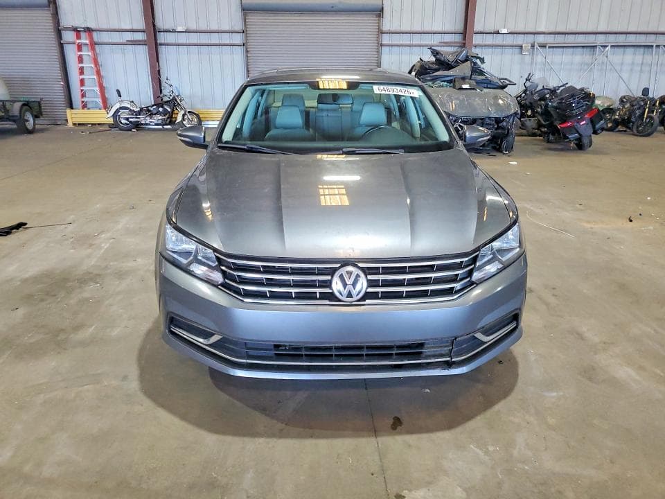 2017 VOLKSWAGEN PASSAT SE 5