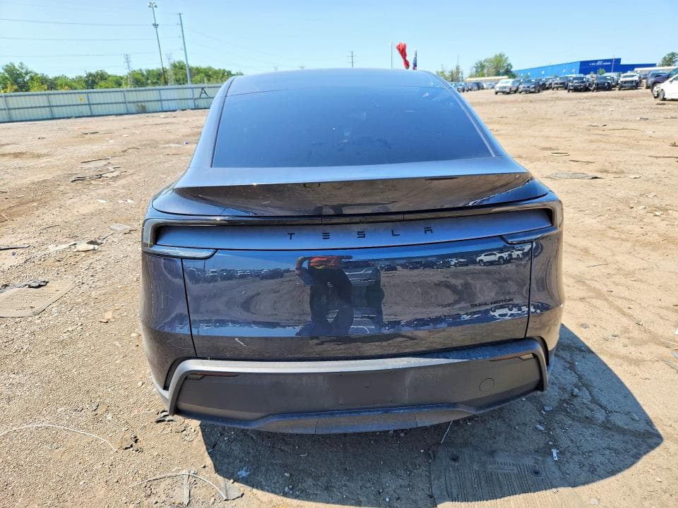 2026 TESLA MODEL Y 6