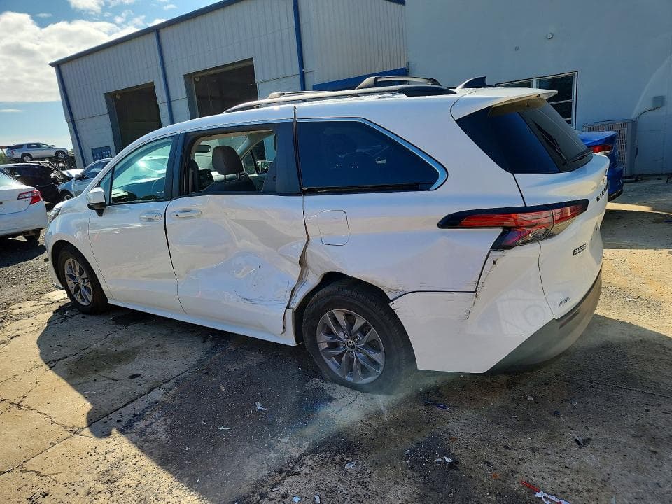 2022 TOYOTA SIENNA LE 2